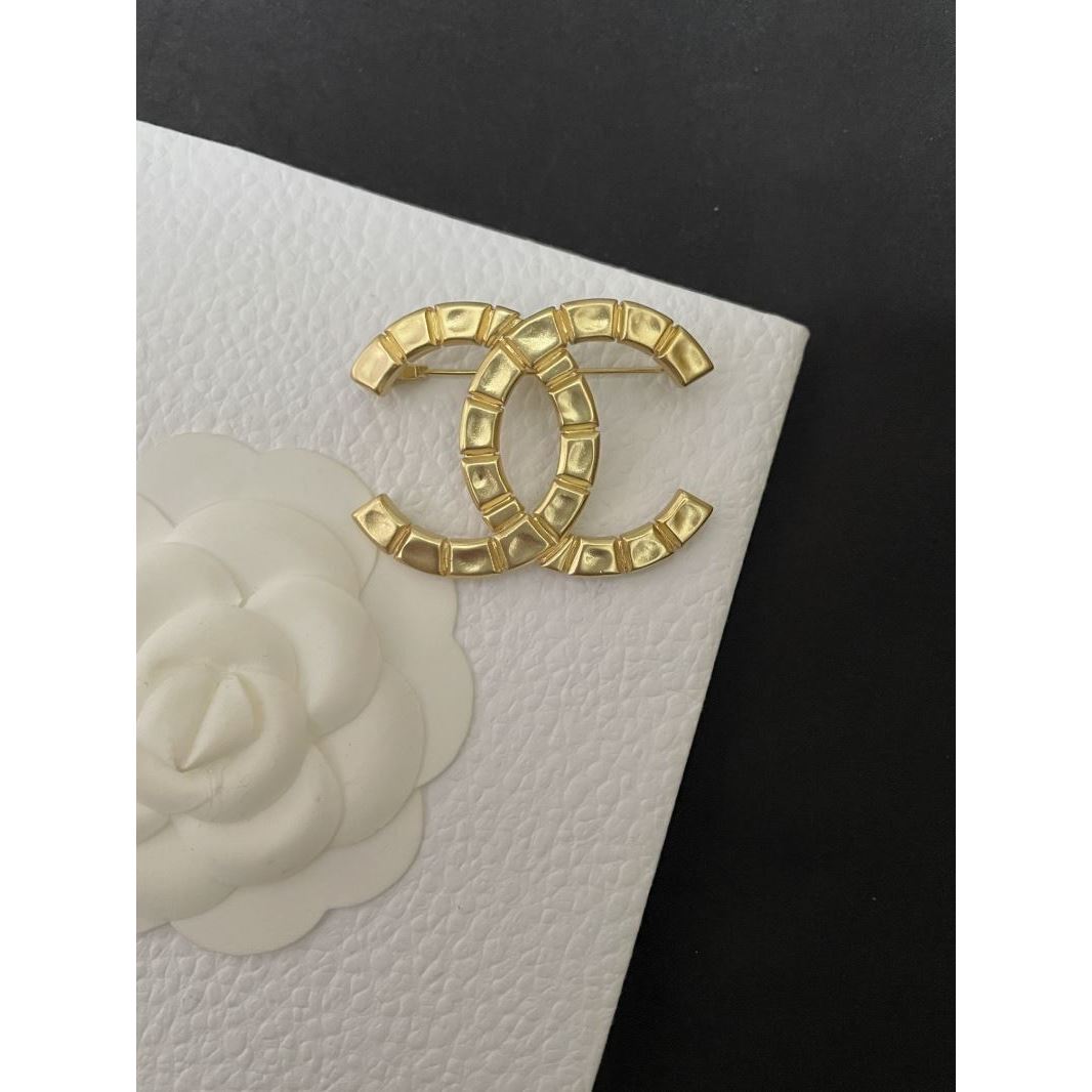 Chanel Brooches - Click Image to Close